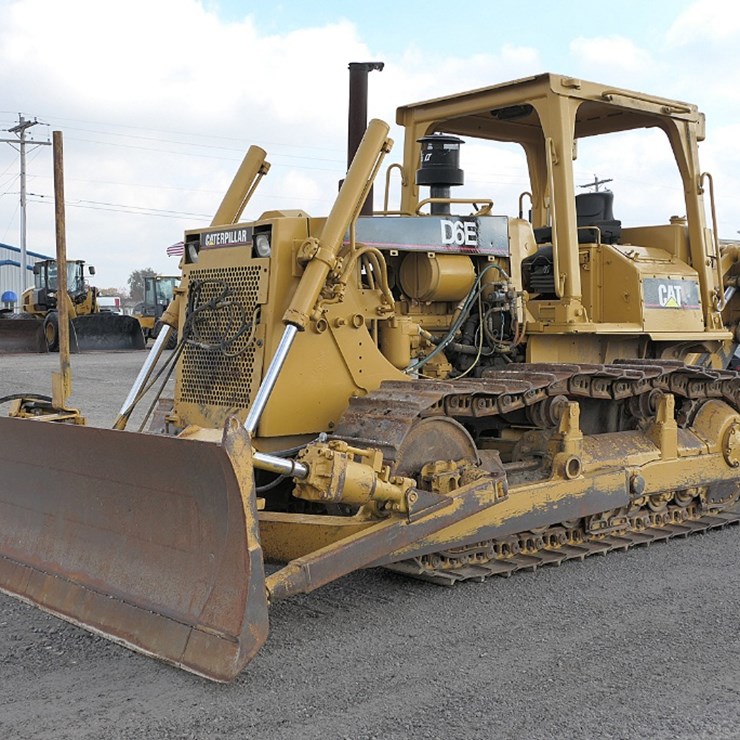 CATERPILLAR D6E
