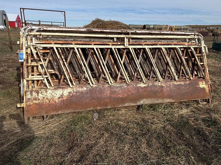 fenceline-feed-panels-image-3