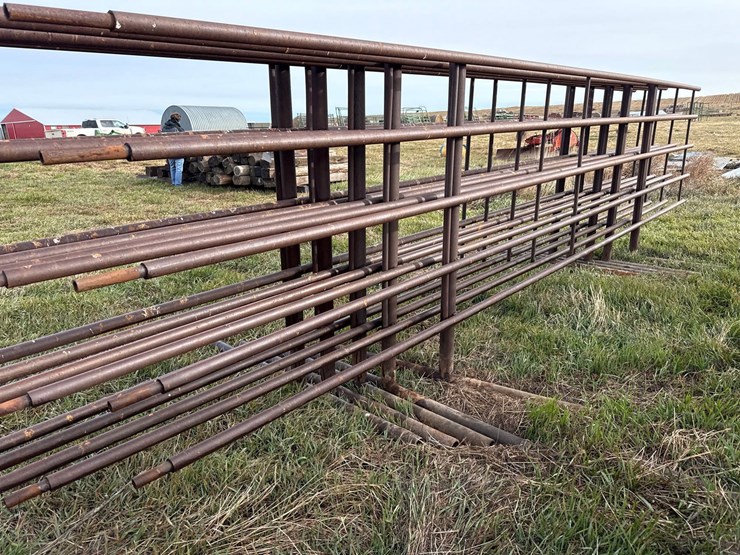 freestanding-continuous-panels-image-3