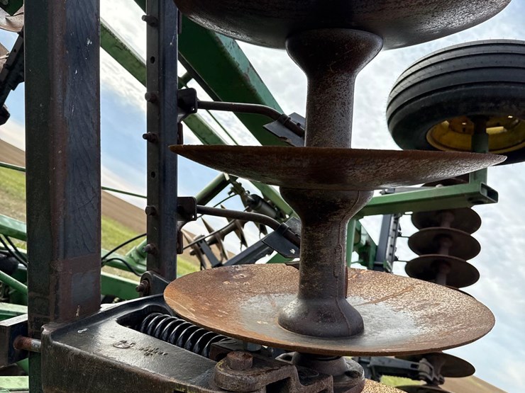 john-deere-235-image-7