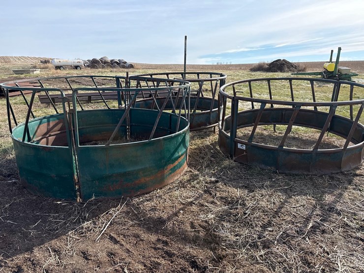 iron-bull-single-bale-feeders-image-1