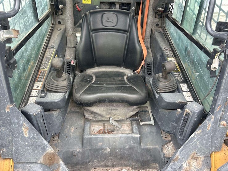 2020-deere-325g-image-10