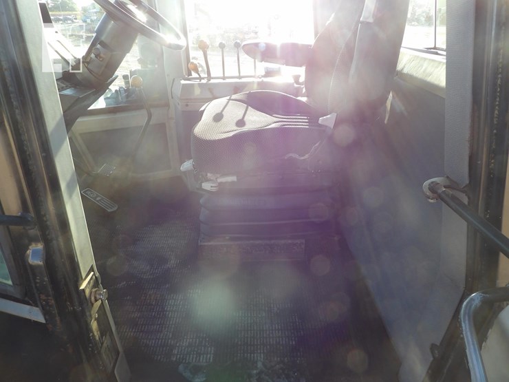 1993-ford-946-image-26