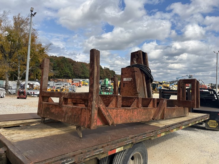 2014-caterpillar-559c-image-16