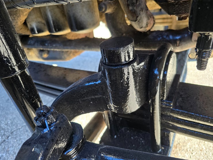 #22366-•-2016-mack-gu713-quad-axle-dump-truck-image-78