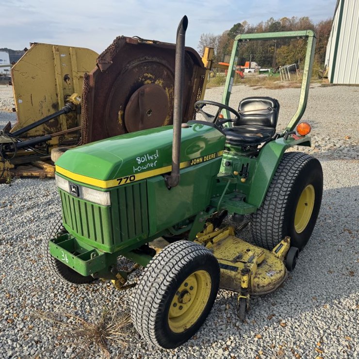 JOHN DEERE 770