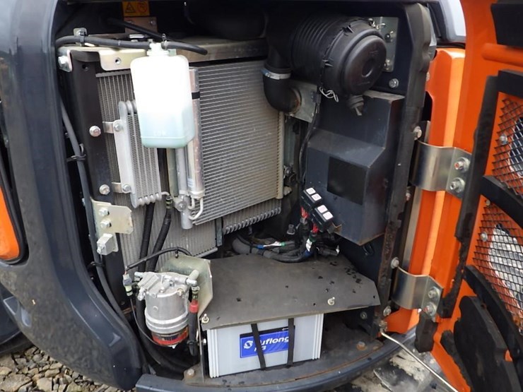 hitachi-zx40u-image-17