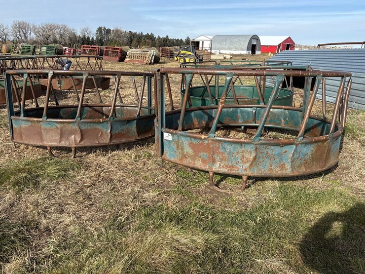 iron-bull-single-bale-feeders-image-3