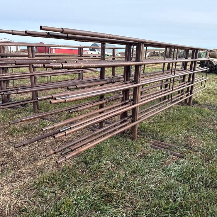 Freestanding Continuous Panels