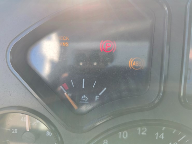 #22366-•-2016-mack-gu713-quad-axle-dump-truck-image-107