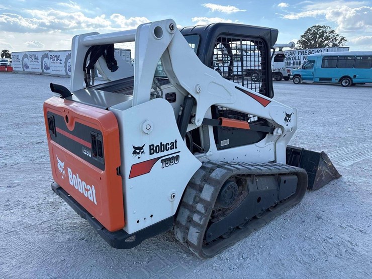 2016-bobcat-t590-image-3