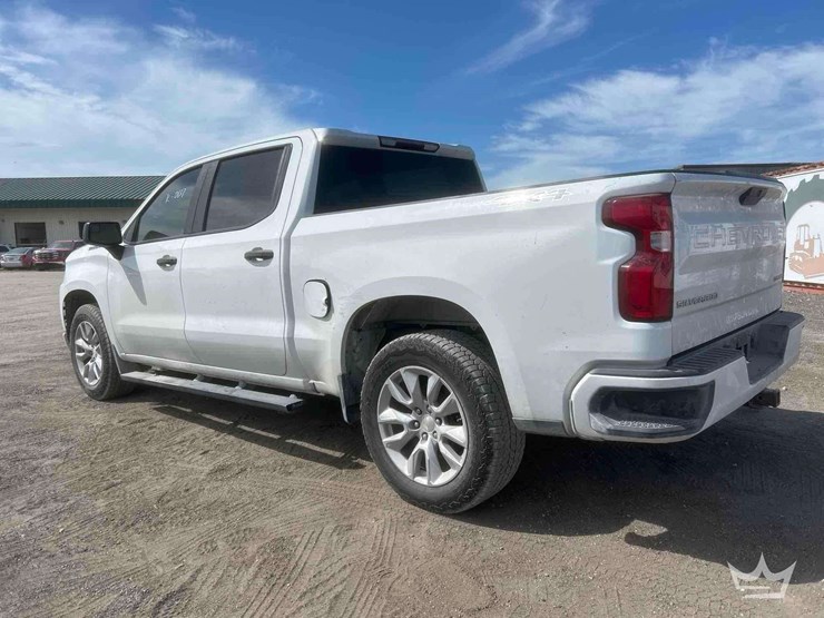 2022-chevrolet-silverado-image-4