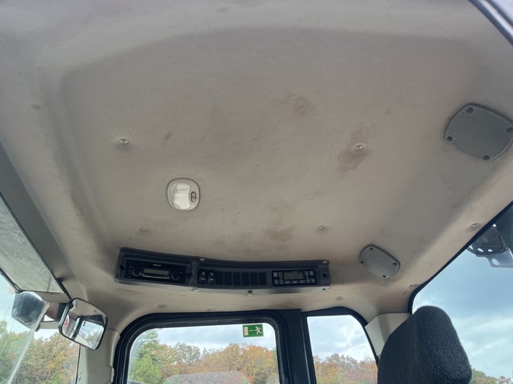 2018-doosan-dl220-3-image-15