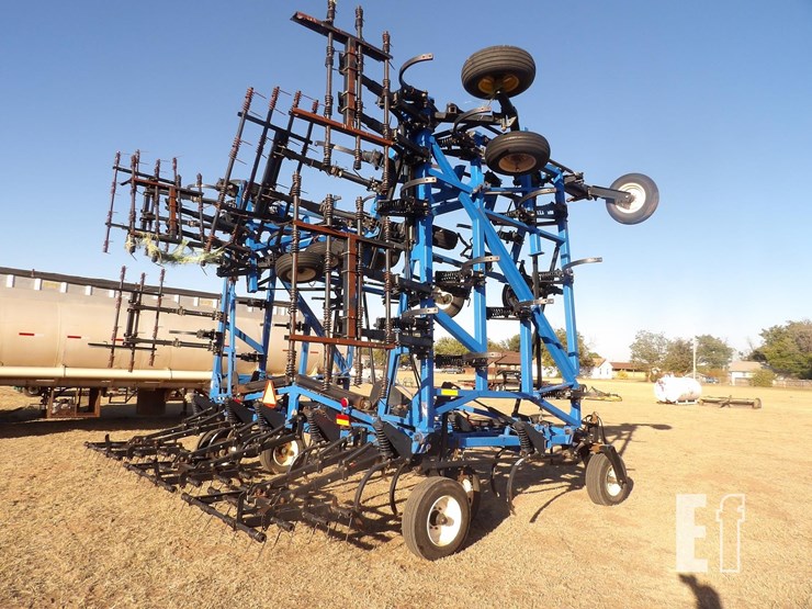 new-holland-st830-image-3