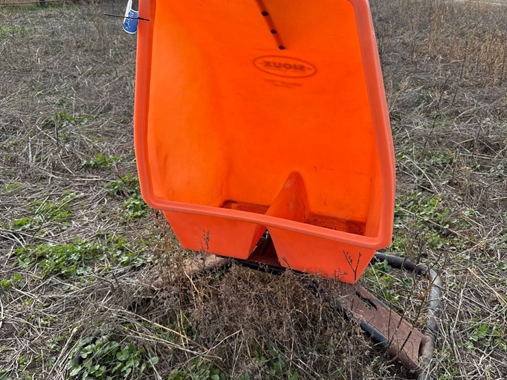 sioux-standing-mineral-feeders-image-3