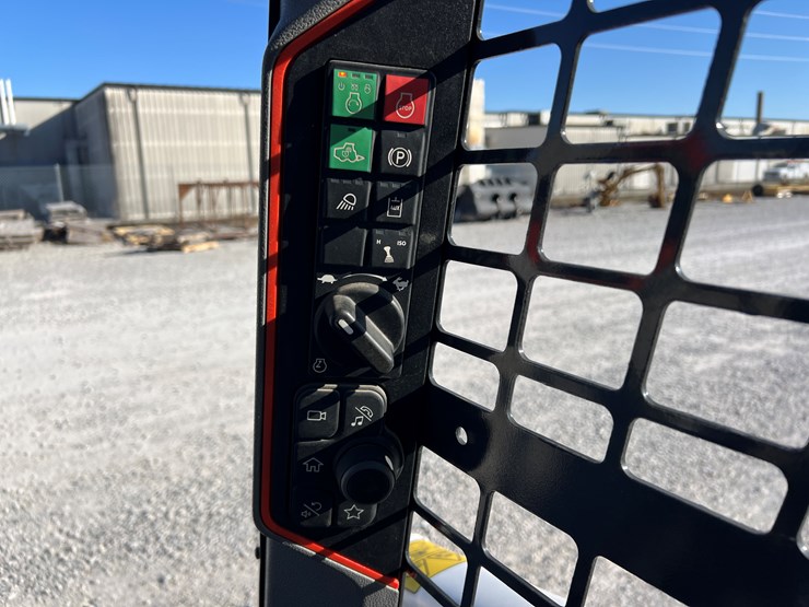 2023-bobcat-t62-image-7