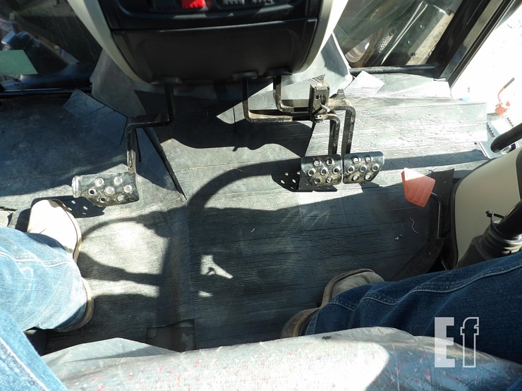 2024-massey-ferguson-4710-image-31