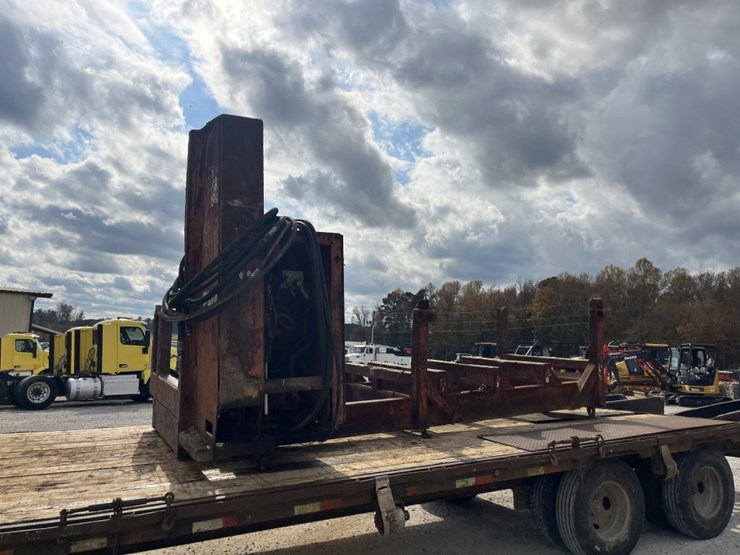 2014-caterpillar-559c-image-15