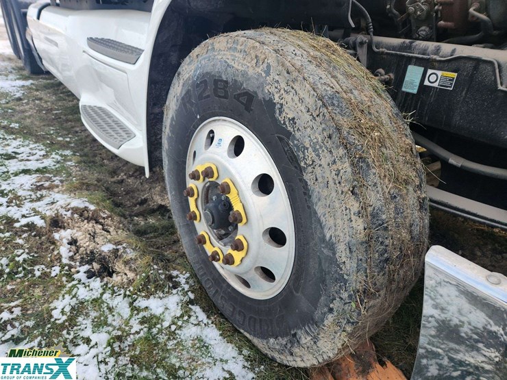 2019-peterbilt-579-image-10