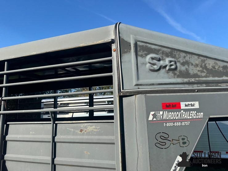 2016-swift-built-tri/a-livestock-trailer-image-20