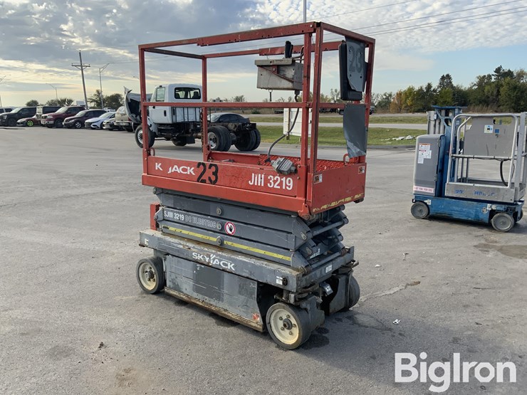 2013-skyjack-sjiii3219-image-7