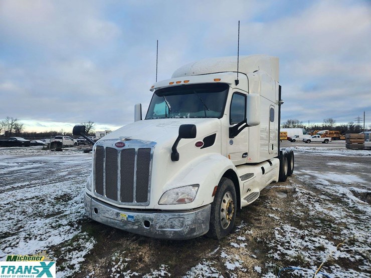 2019-peterbilt-579-image-1