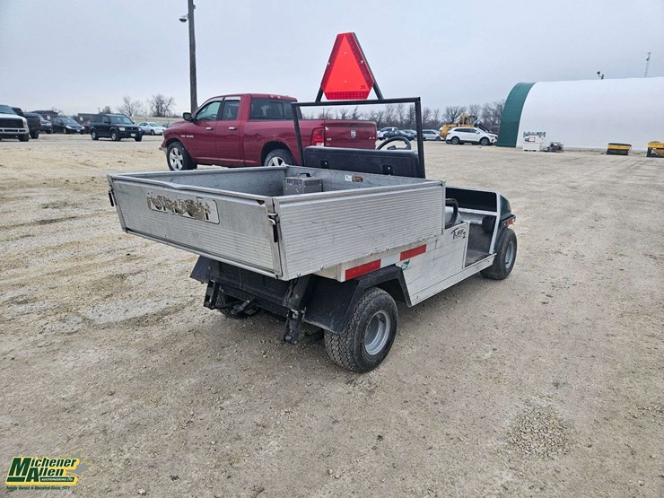 2011-club-car-turf-2-image-4