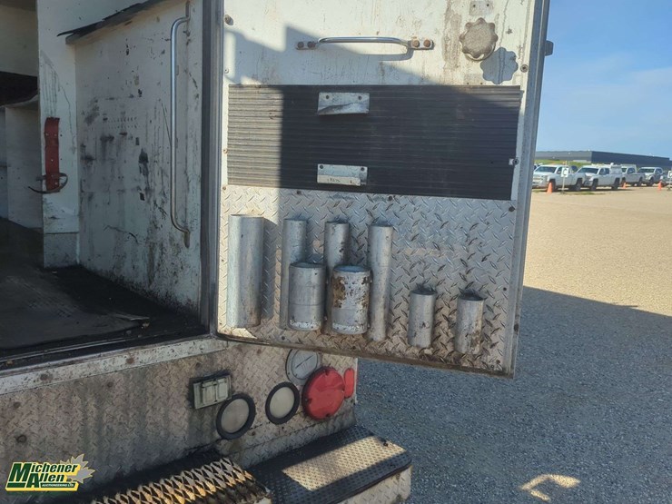 2006-ford-f550-image-21