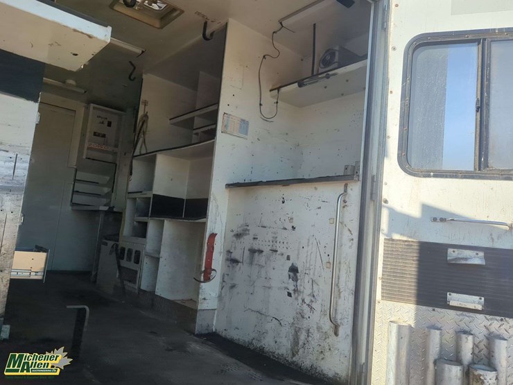 2006-ford-f550-image-19