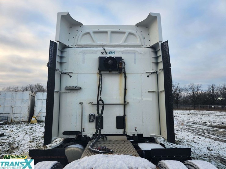 2019-peterbilt-579-image-9