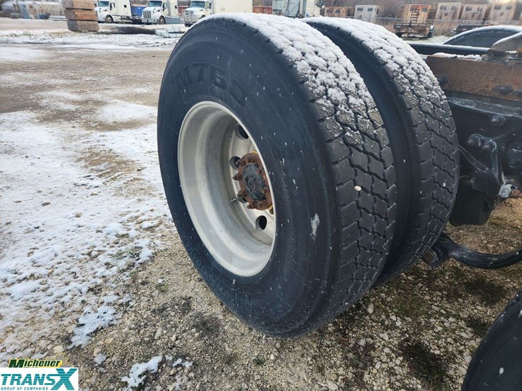 2019-peterbilt-579-image-12