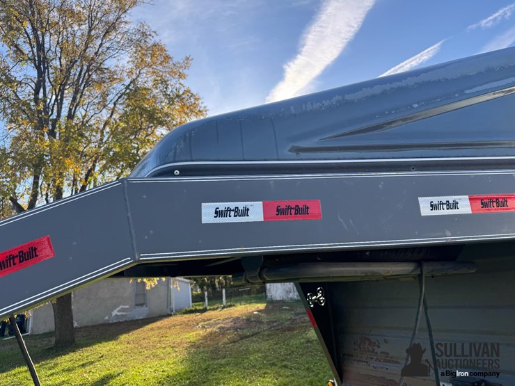 2016-swift-built-tri/a-livestock-trailer-image-12