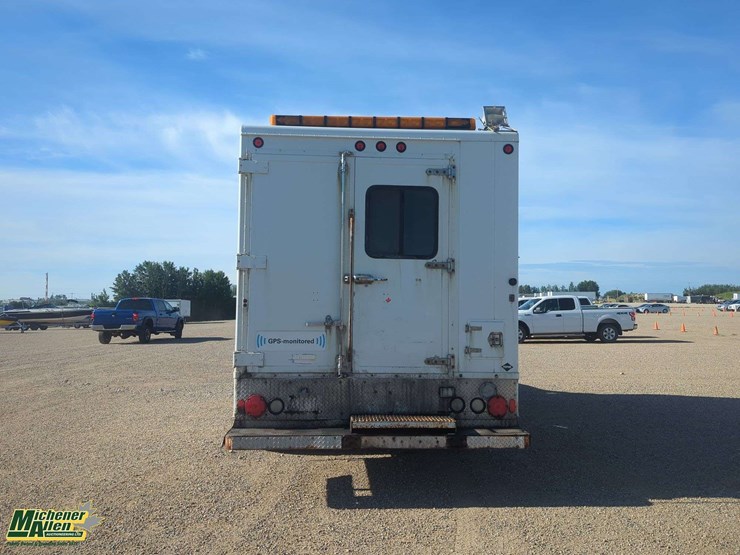 2006-ford-f550-image-16