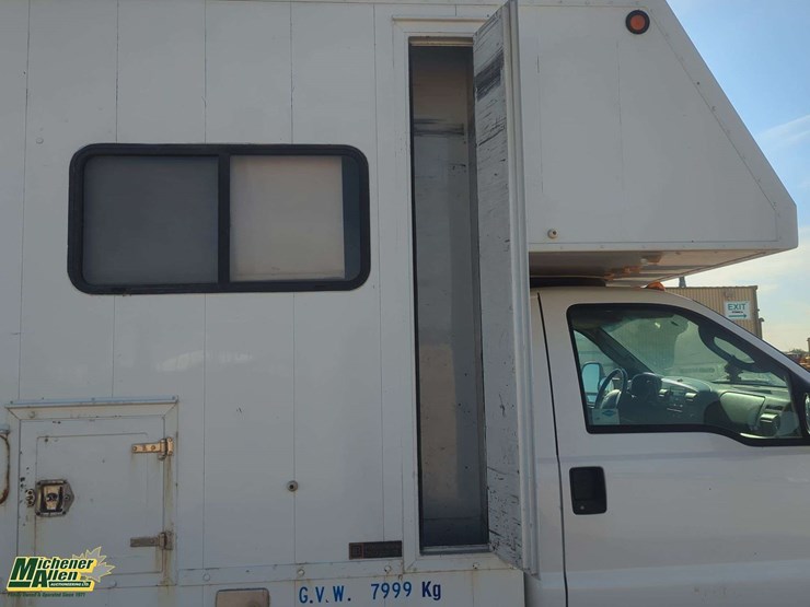 2006-ford-f550-image-27