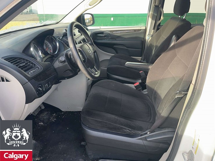 2012-dodge-grand-caravan-sxt-image-11