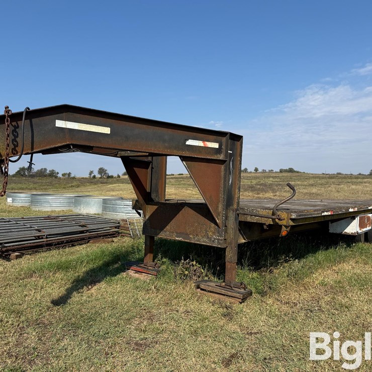 28' T/A Flatbed Trailer