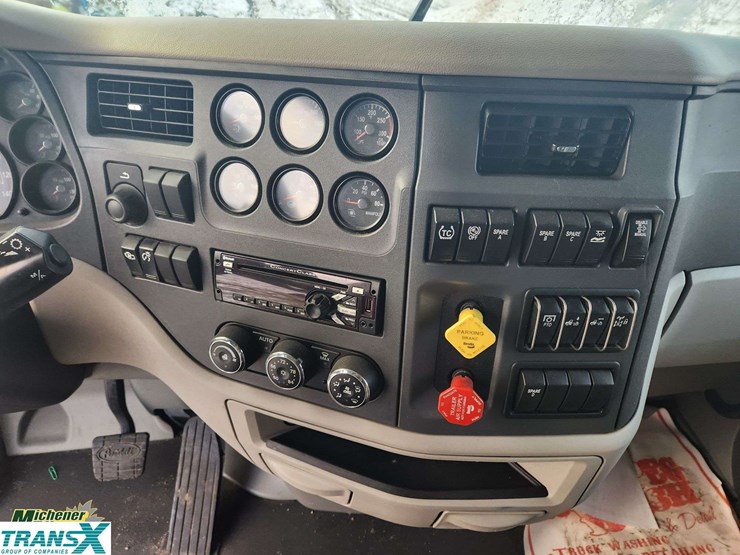 2019-peterbilt-579-image-30