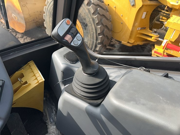 2023-hitachi-zw95-image-13