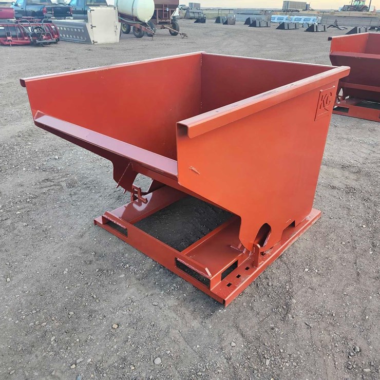 Self-Dumping Hopper with Fork Pockets