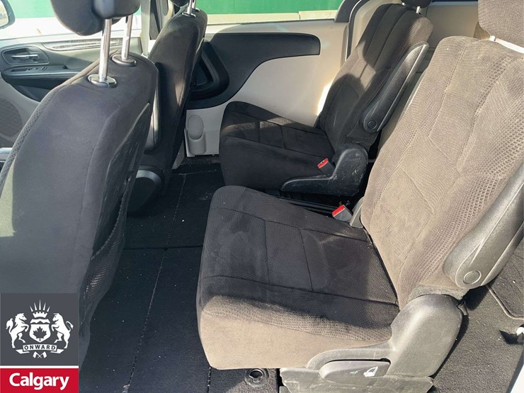 2012-dodge-grand-caravan-sxt-image-15