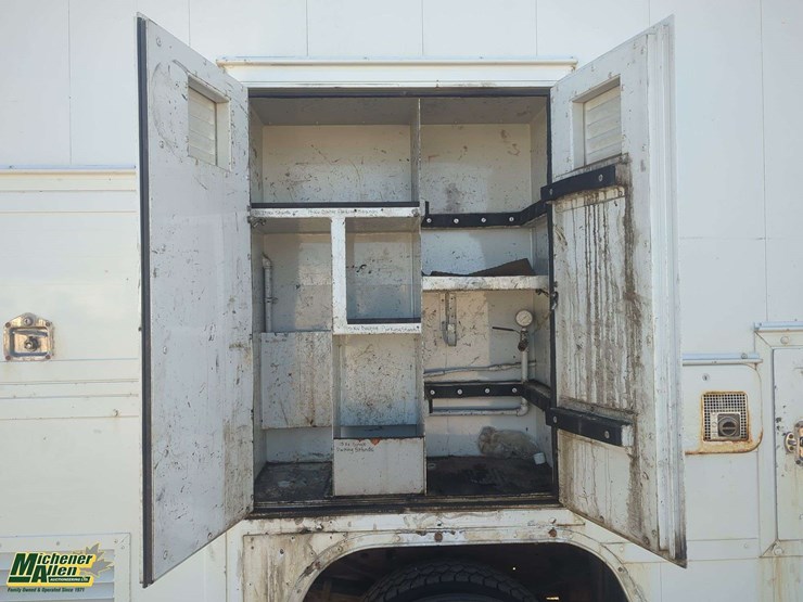 2006-ford-f550-image-25