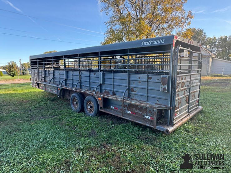 2016-swift-built-tri/a-livestock-trailer-image-7