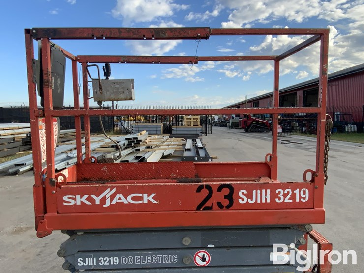 2013-skyjack-sjiii3219-image-13