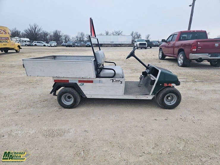 2011-club-car-turf-2-image-3