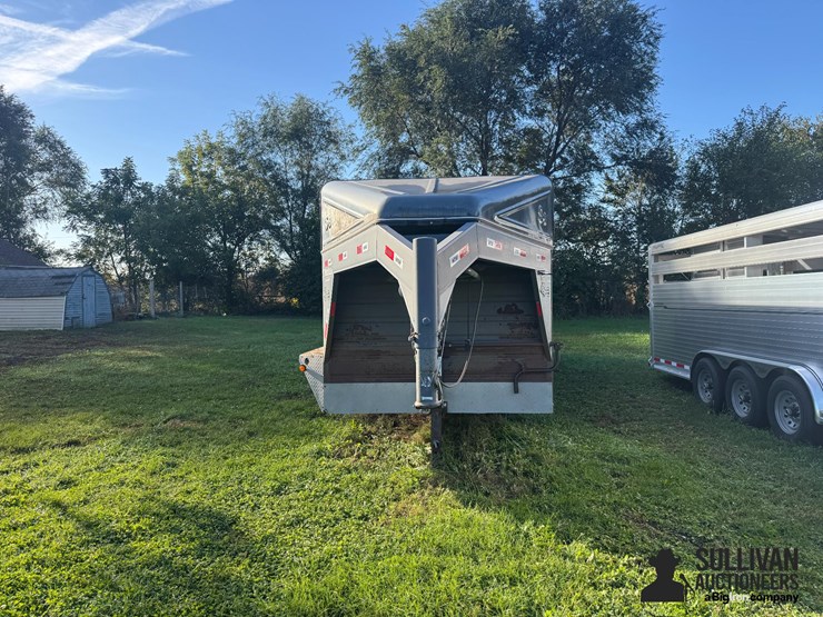 2016-swift-built-tri/a-livestock-trailer-image-2