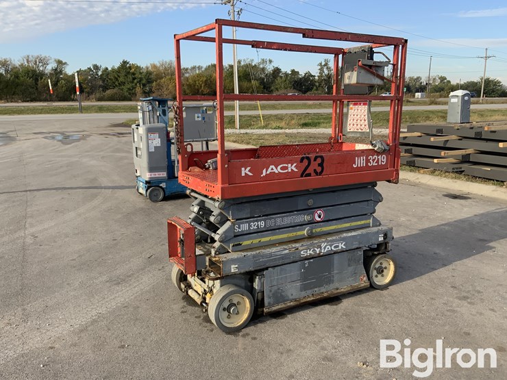 2013-skyjack-sjiii3219-image-1