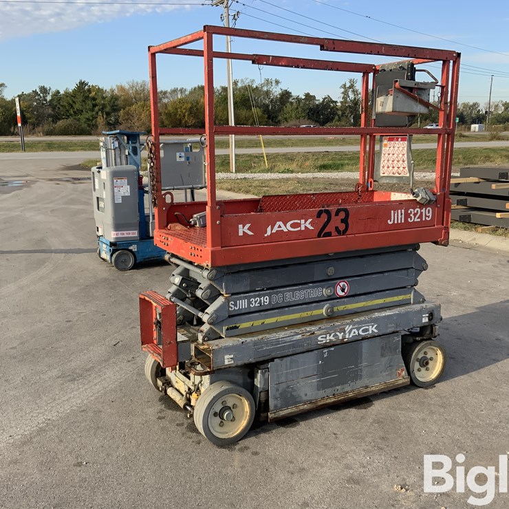 2013 SKYJACK SJIII3219