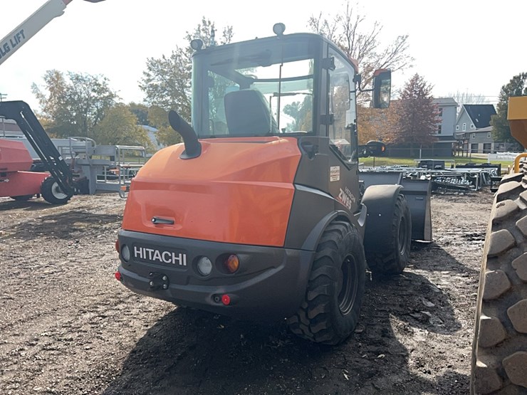 2023-hitachi-zw95-image-3