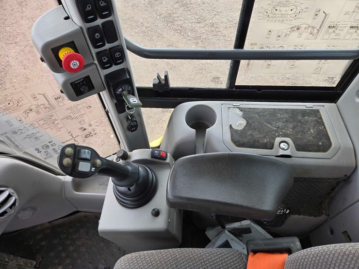 2022-volvo-l60h-image-26