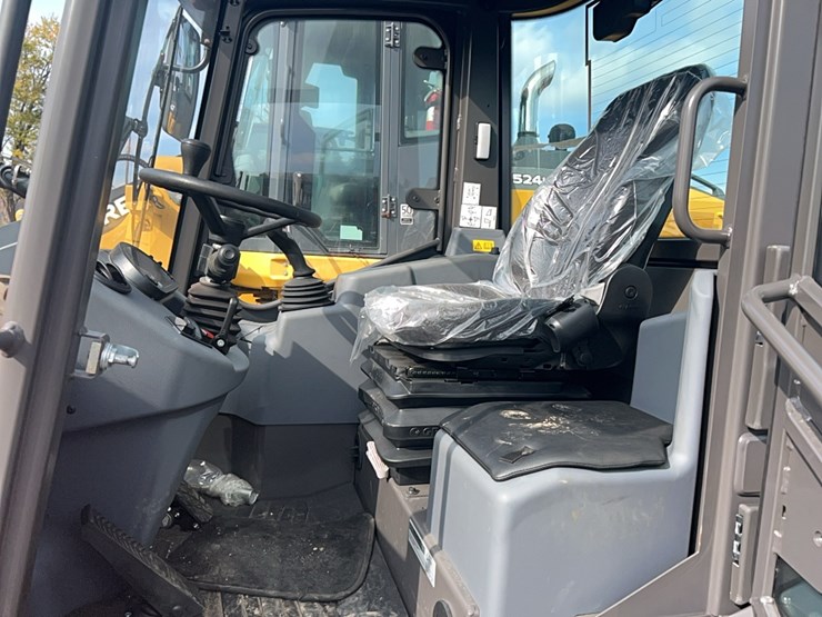 2023-hitachi-zw95-image-11